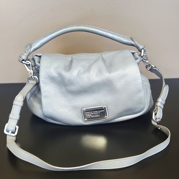 Marc Jacob's Gray Lil Ukita Crossbody Handbag - Picture 1 of 8